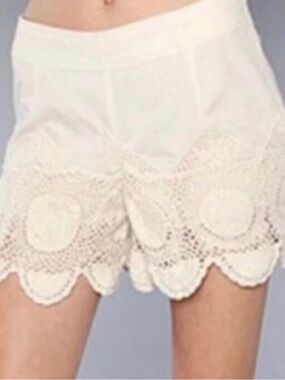Free People Cream Crochet Hem Shorts size 0